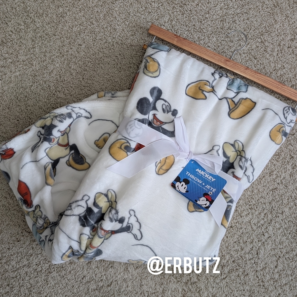 Disney Mickey Mouse & Friends Retro Style Oversized Plush Throw Blanket 🐭